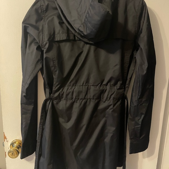 Women’s Columbia rain Jacket - Picture 3 of 3